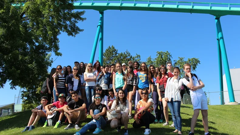 ILAC Vancouver : cours pour jeunes adultes ici photographiés en groupe