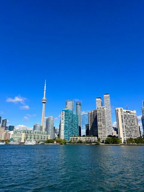 Elsa in Toronto PVT - half paar