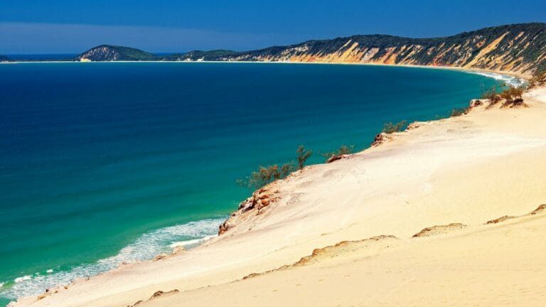 Visite la Rainbow Beach sur la Sunshine Coast grâce à ton PVT