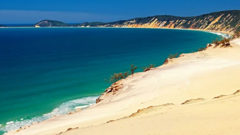 Visite la Rainbow Beach sur la Sunshine Coast grâce à ton PVT